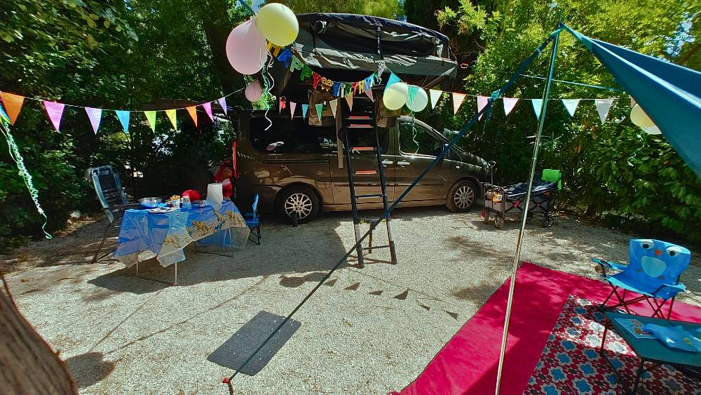 Katusetelk perega – päris elu reisil, kus telk, auto ja väliala loovad toimiva süsteemi